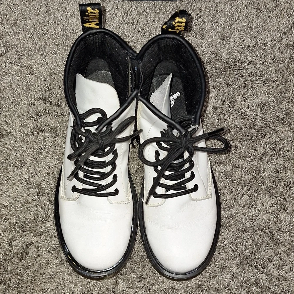 Dr. Martens combat boot - 3 - white/black